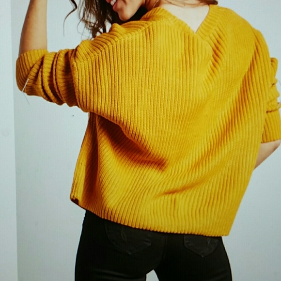 Round Neck Long Sleeves Sweater - Picture 3 of 7
